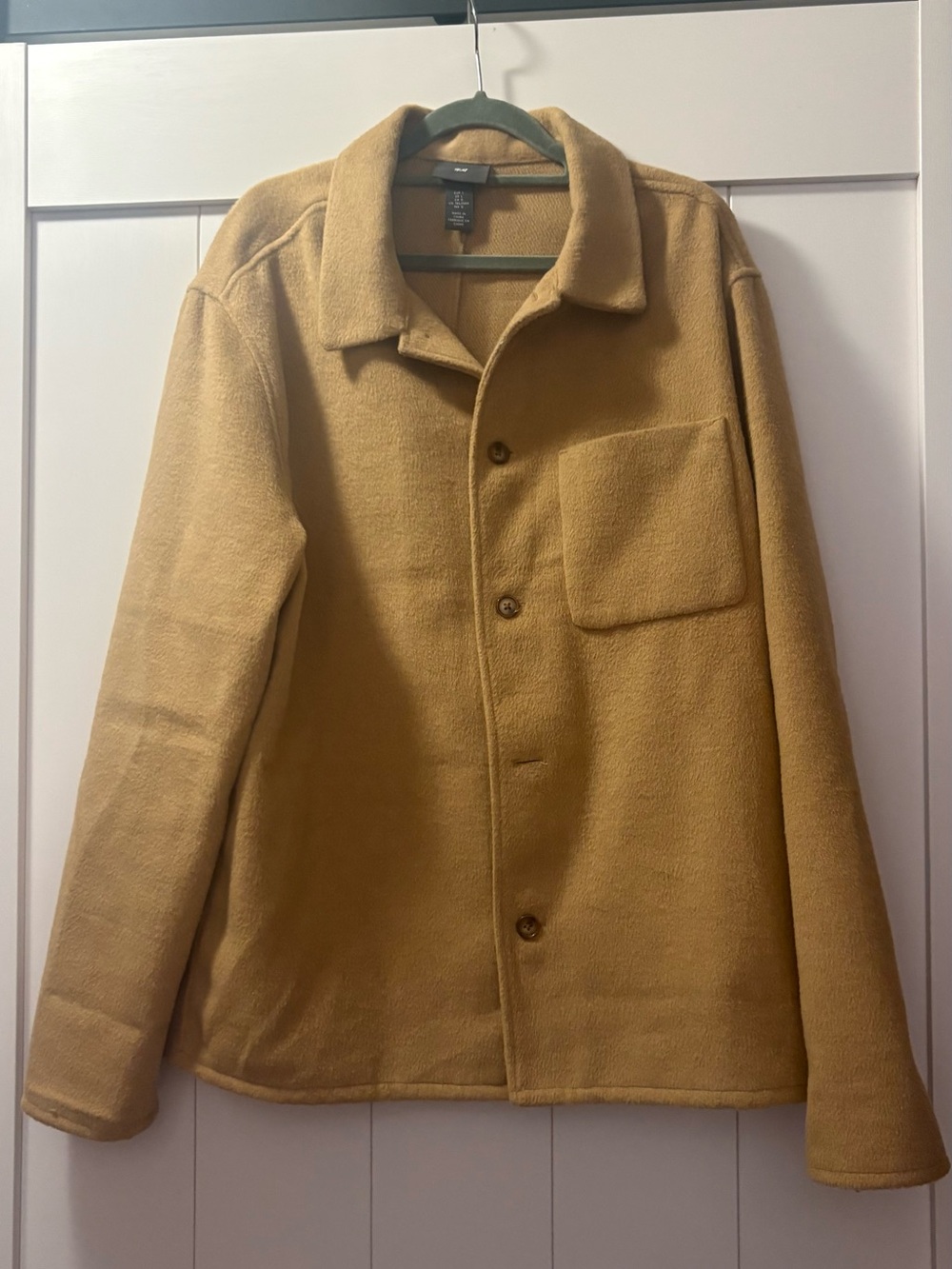 H&M Men's Button-Front Fleece Shirt Jacket in Camel Yellow